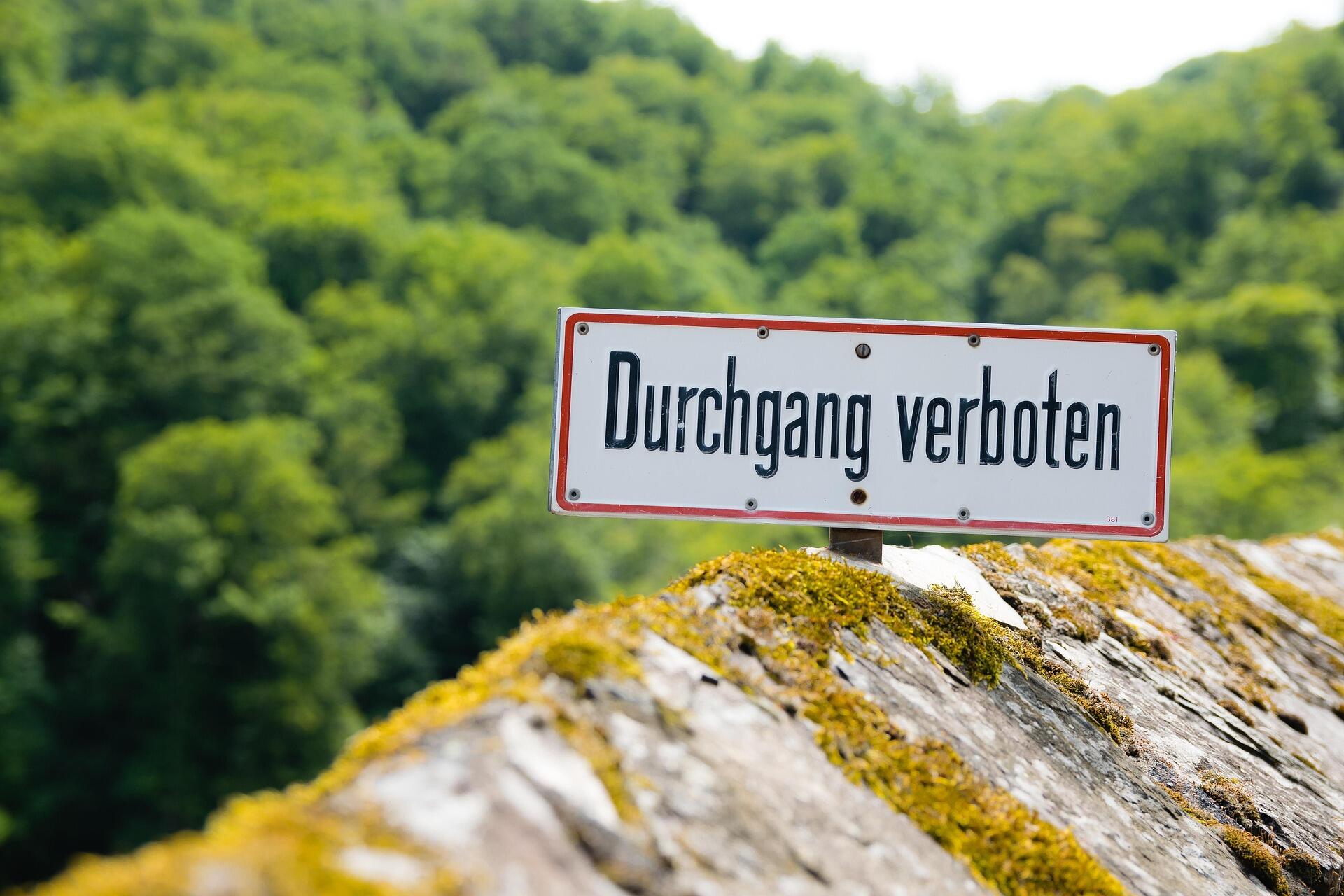 (alt=