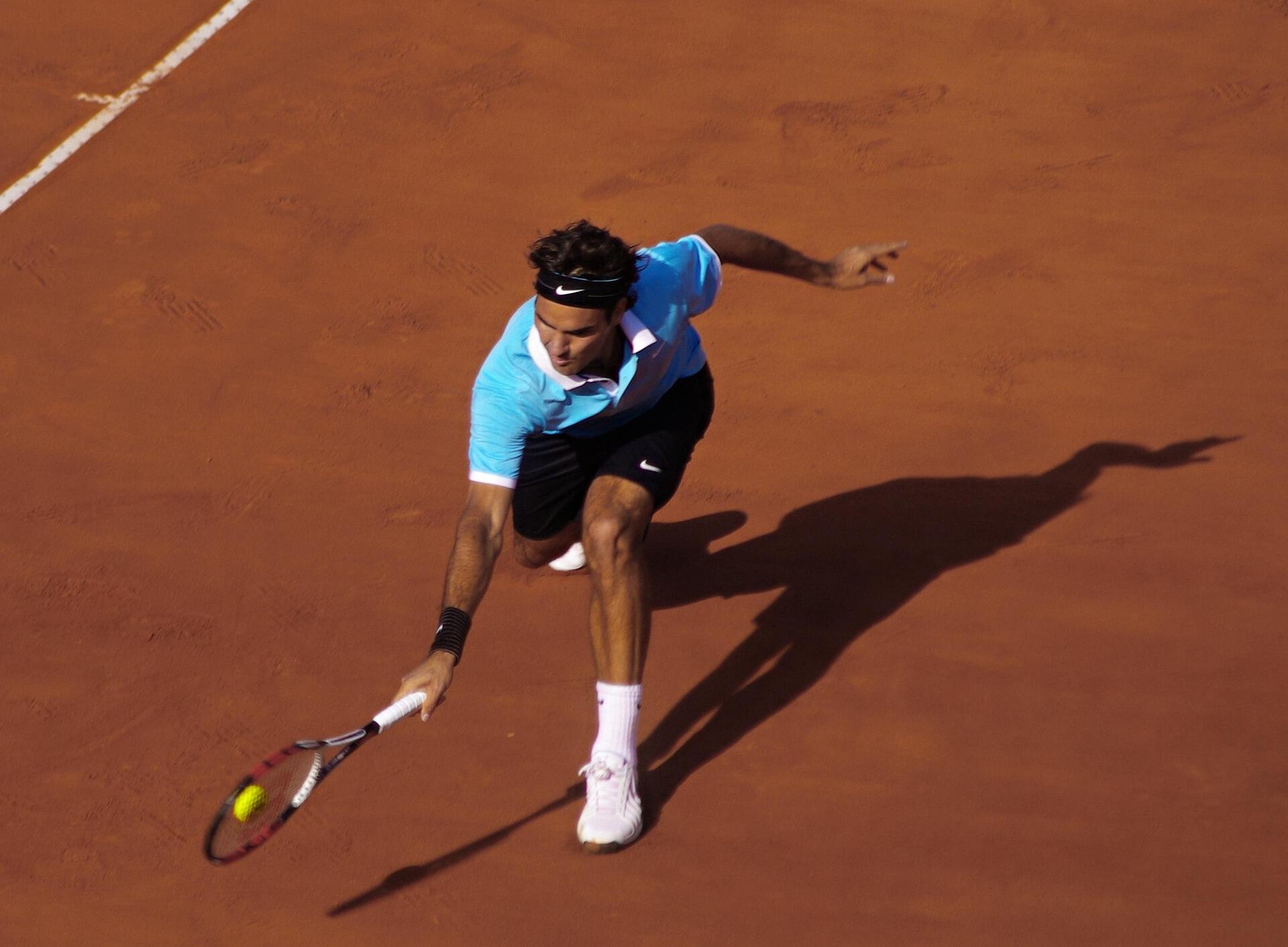 Roger Federer'in topa ince bir vuruş yaptığı an