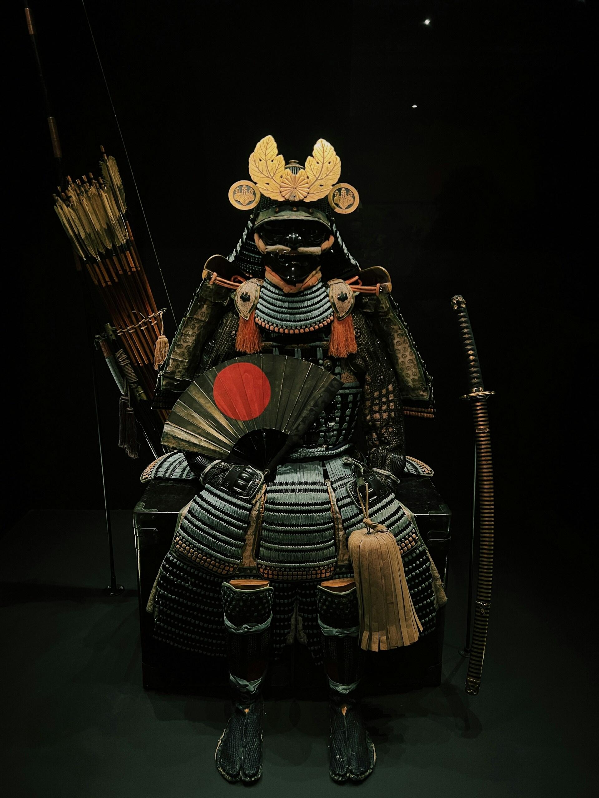 Kadın naginata dövüşçüsünün tarihi zırhlı giysileri