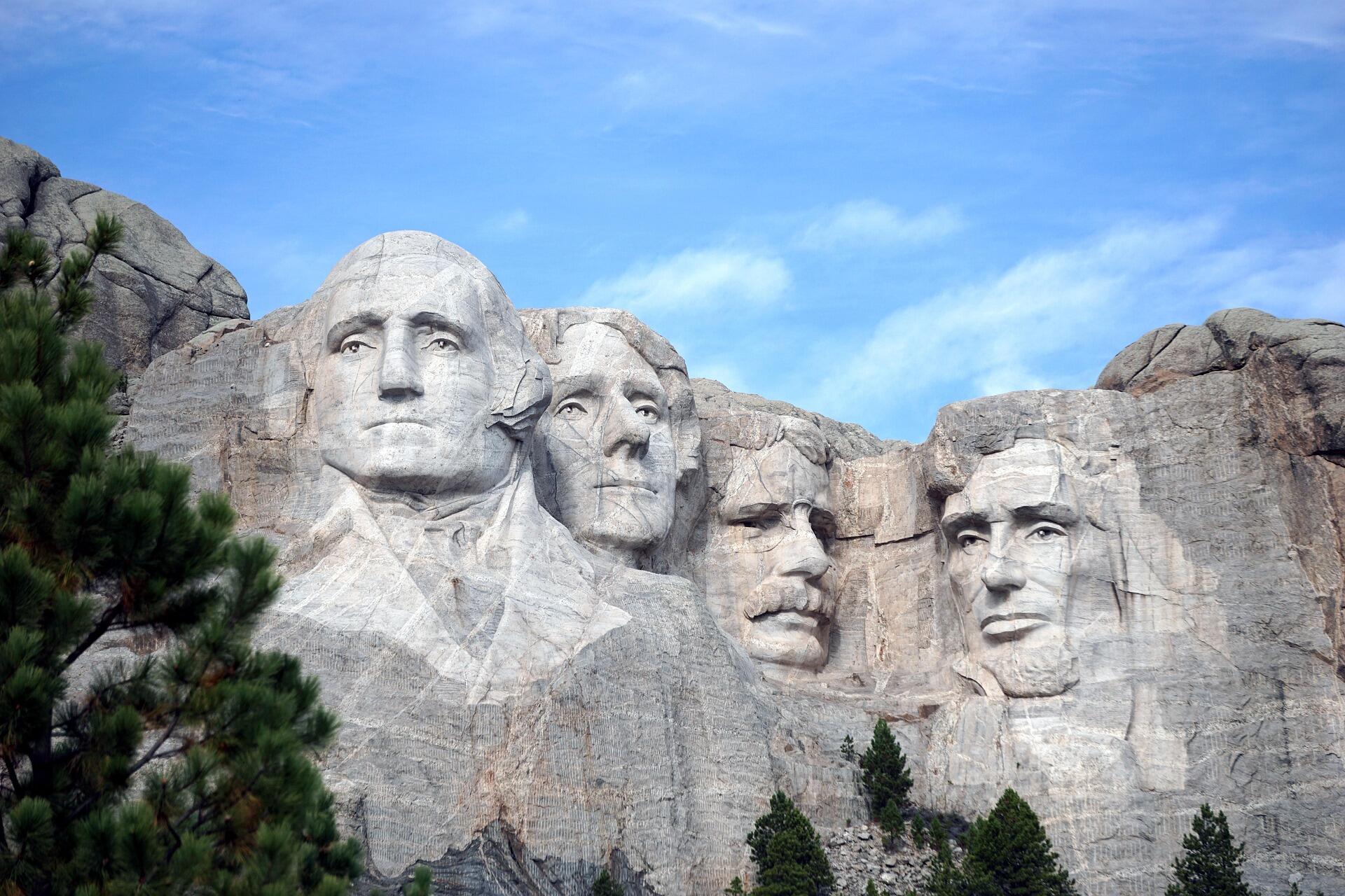 Mount Rushmore’daki kayalara işlemesi