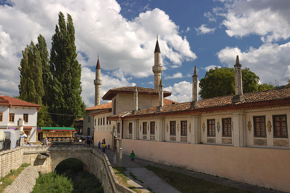 палаци україни