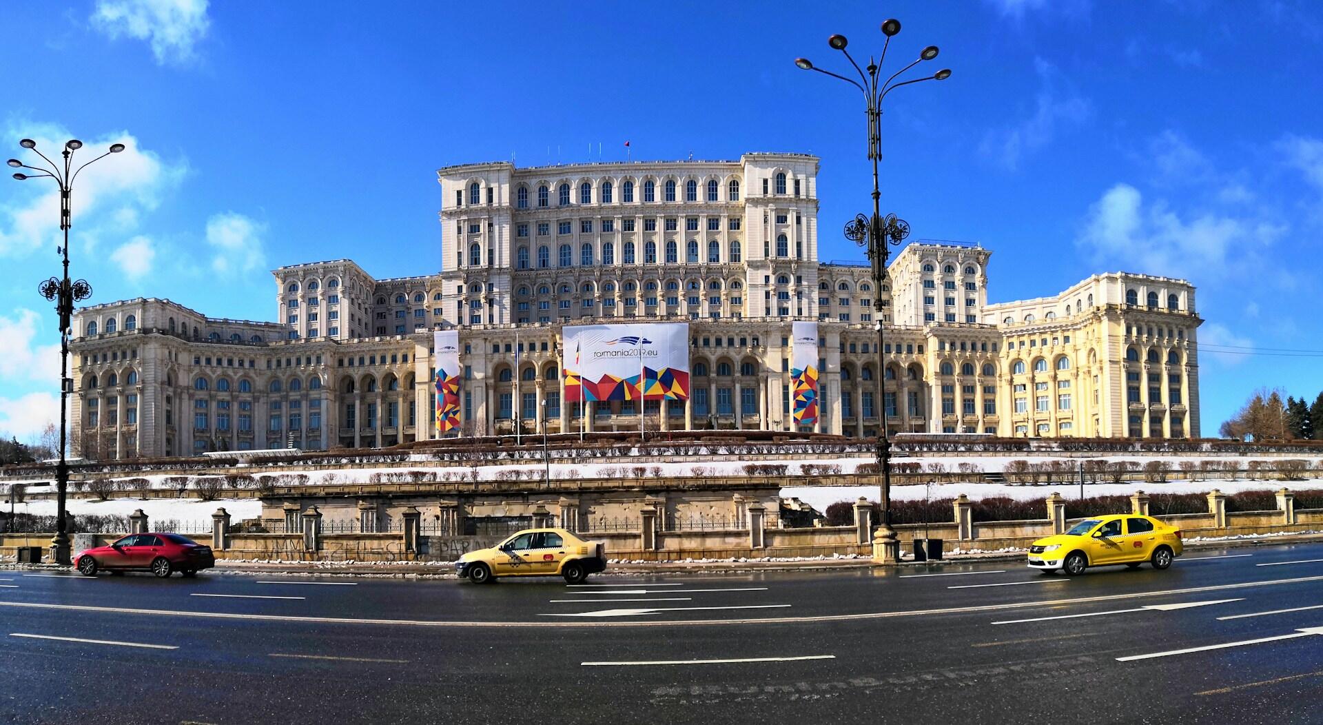 велика адміністративна споруда