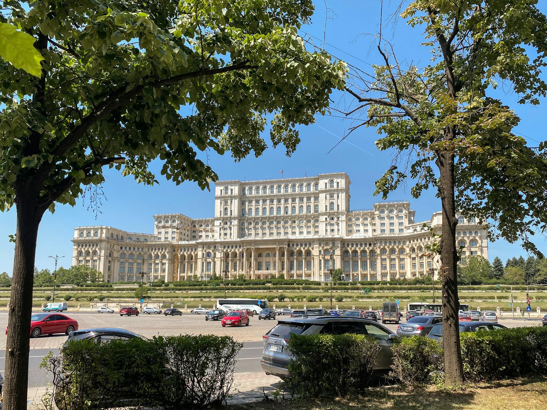 вигляд на румунський парламент