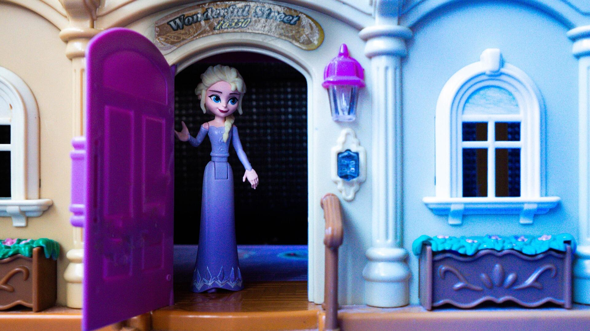 Крижане серце, лялька