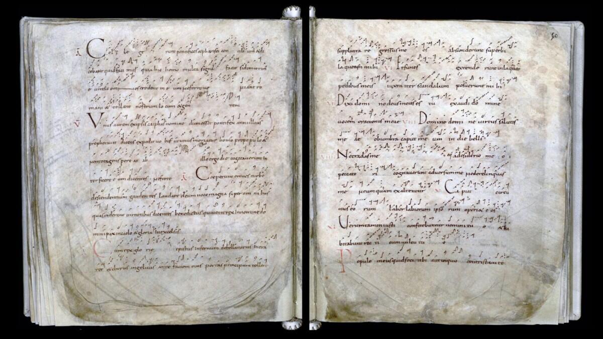 Каролінський мінускул, стаття