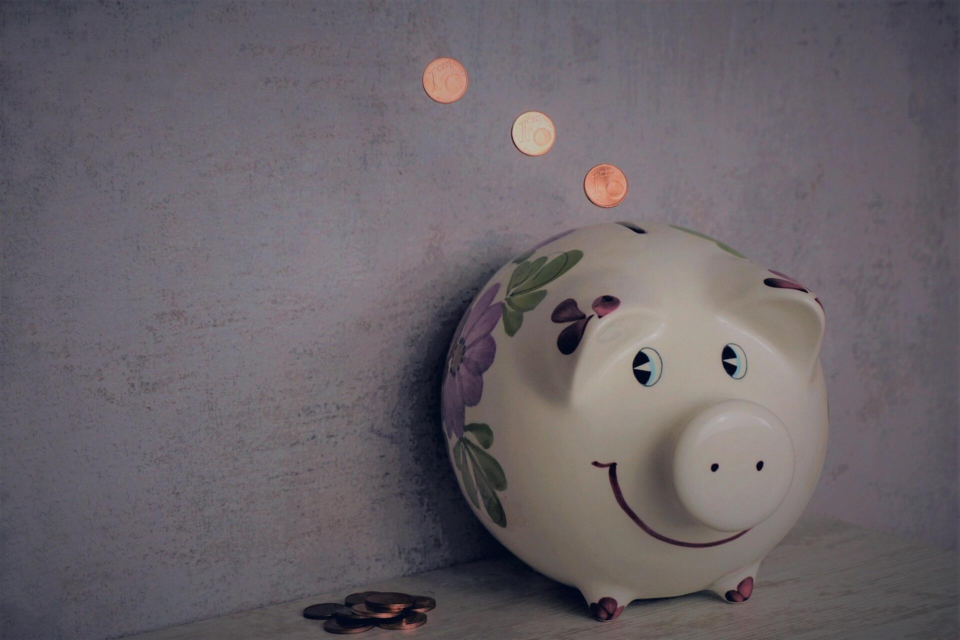 Копилка з монетами