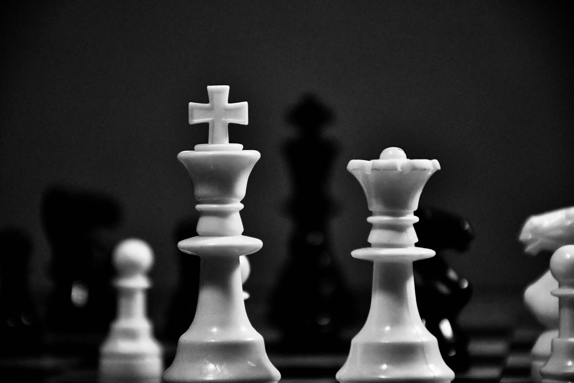 white and black chess figures