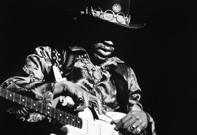 The fastest, easiest way to learn to guitar is to follow these 7 Playing Tips.