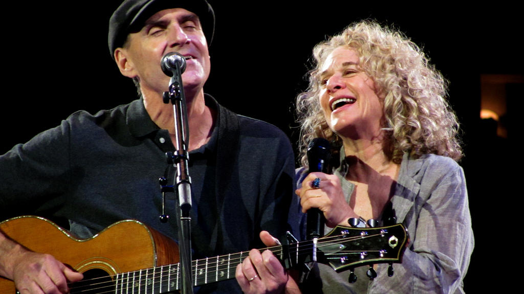 Boston legend James Taylor on stage with the equally talented Carole King. Image: Visual Hunt
