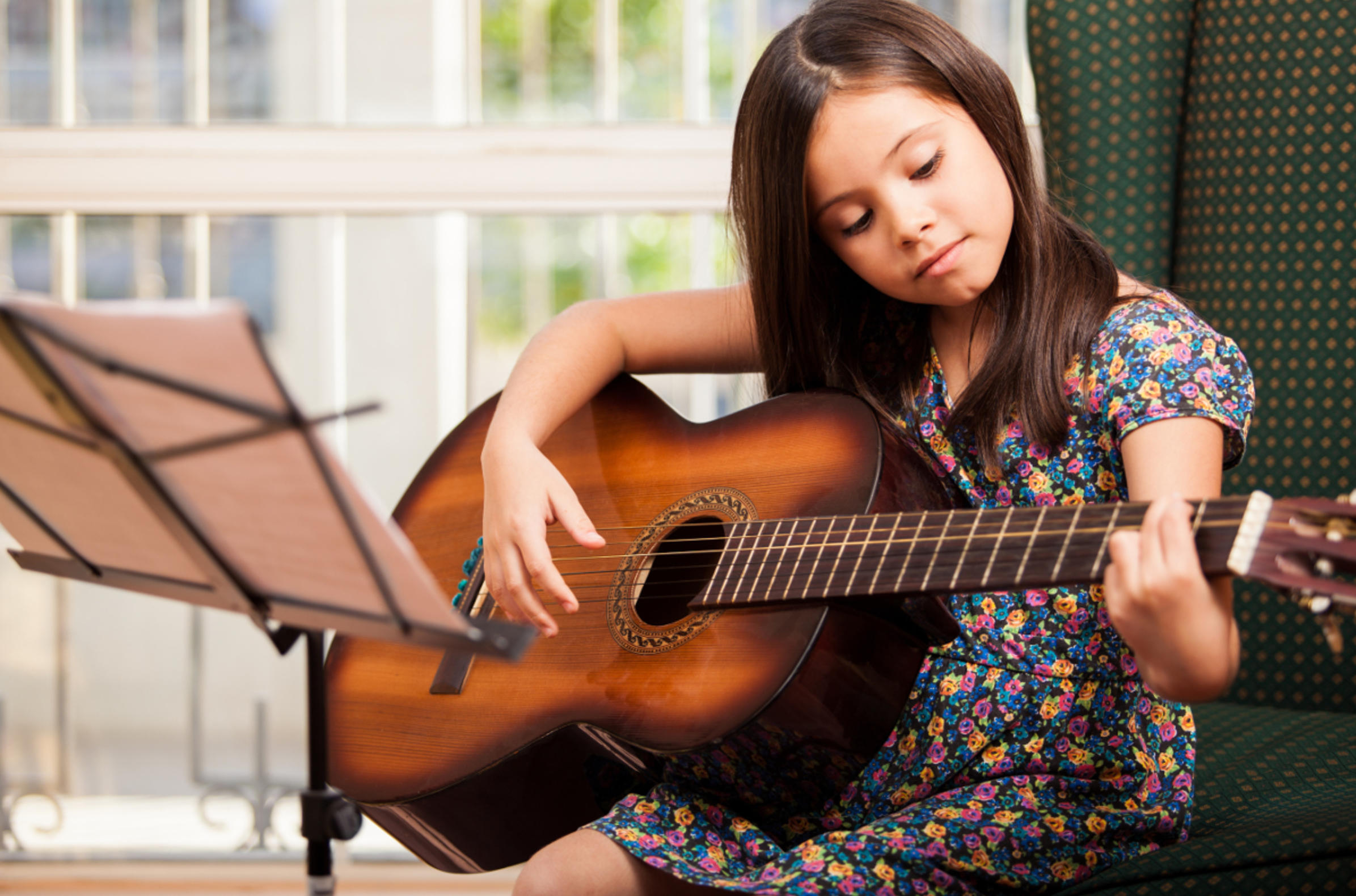 Children can play guitar