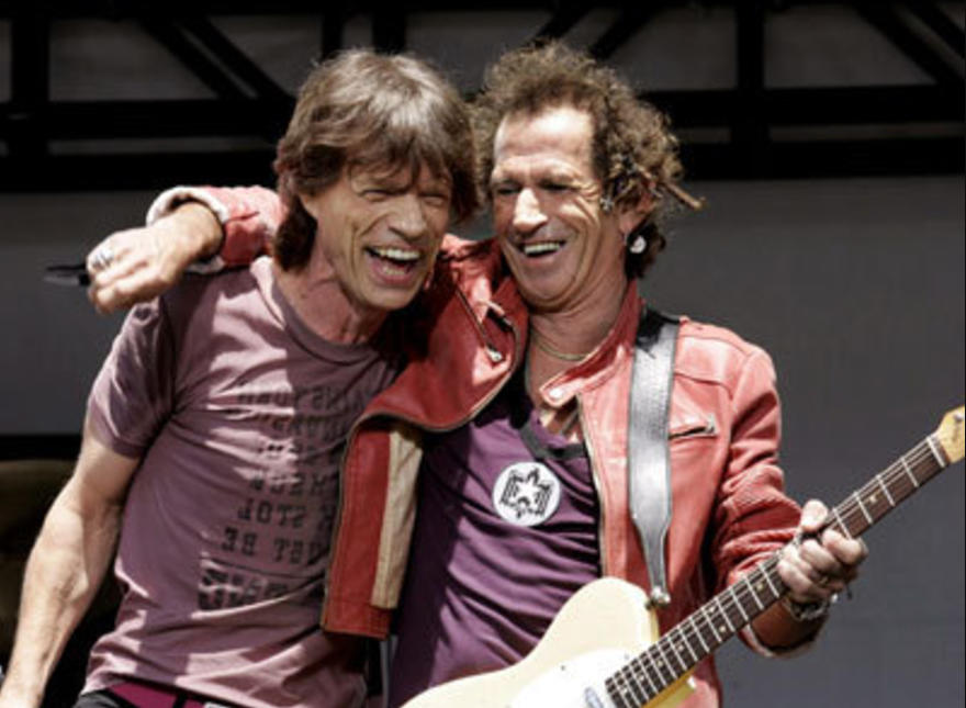 The guitar allows you to interpret emotions and deliver sensations. It is an art that harmonizes your feelings and sounds interspersed with silences.