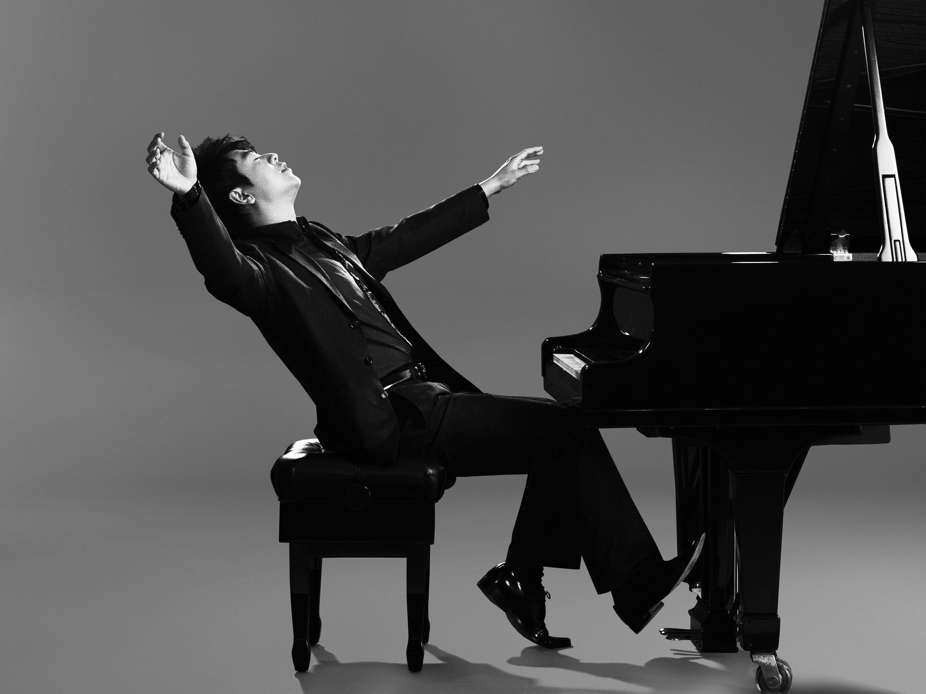 How do I become a professional pianist?