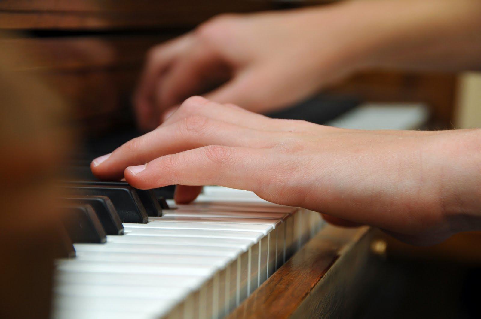 I need a piano tutor