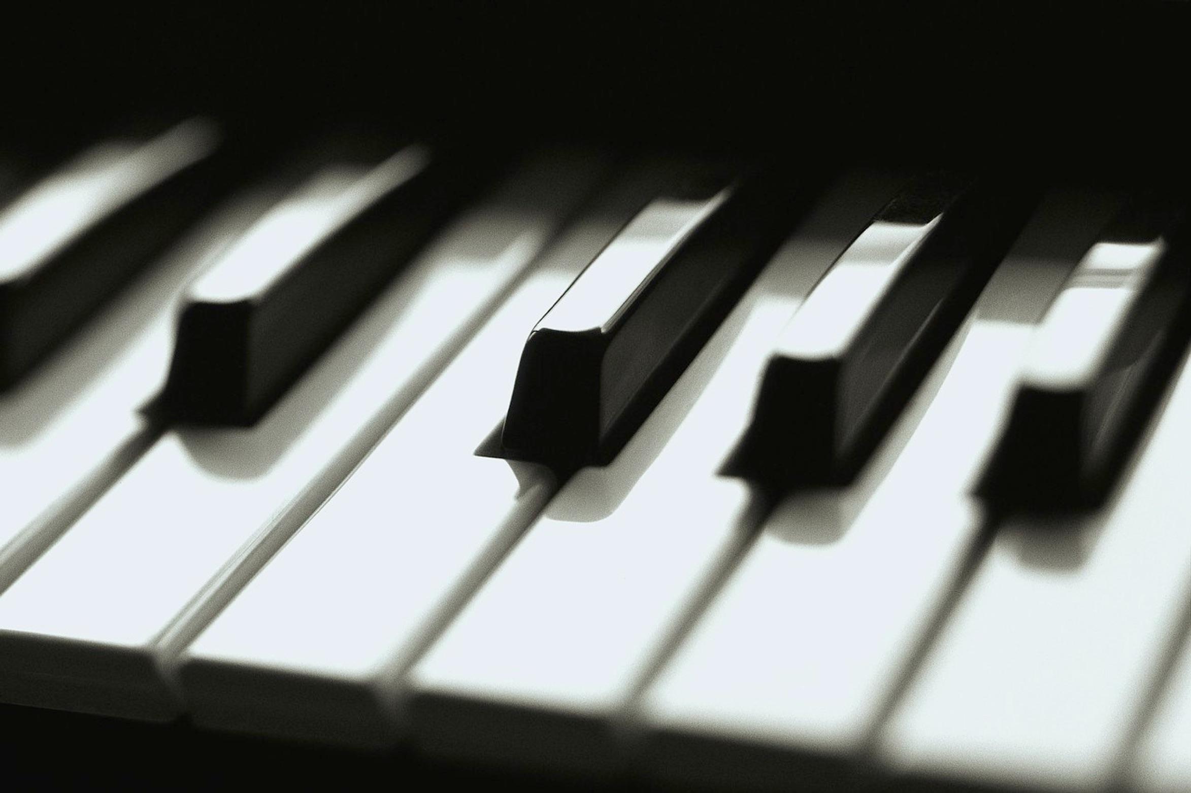How often should I practice playing piano?