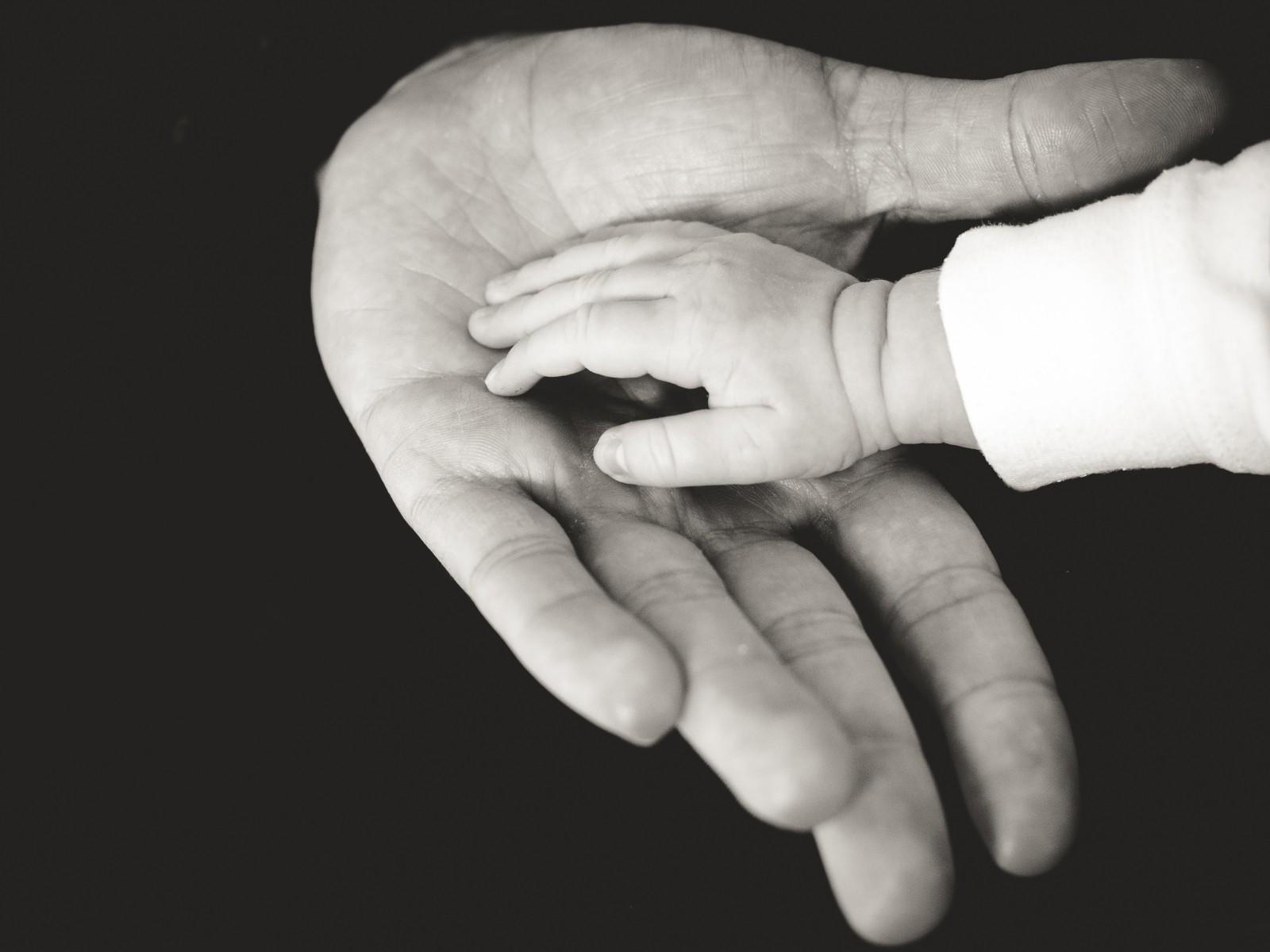 infant-hand