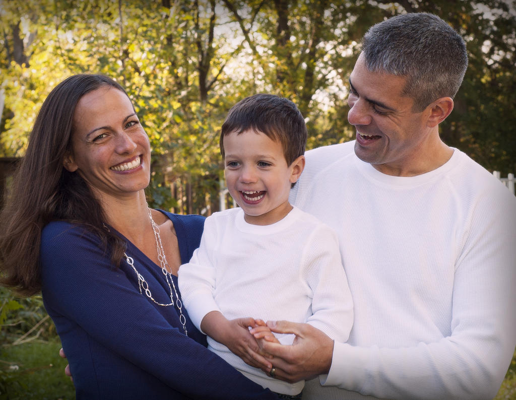 smiling-parents-child
