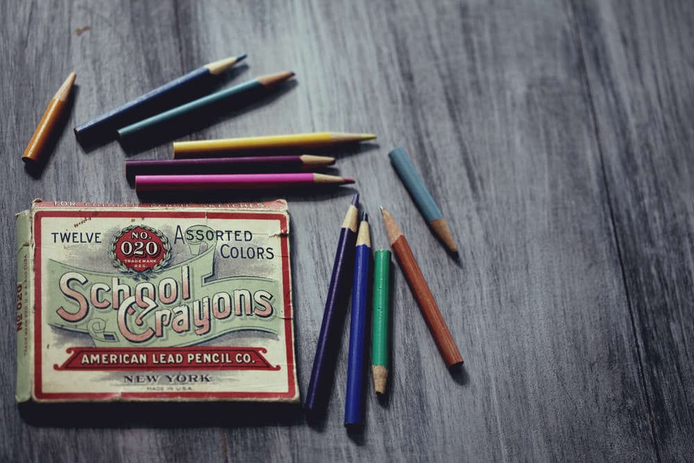 A box of pencil colors in old-school packaging