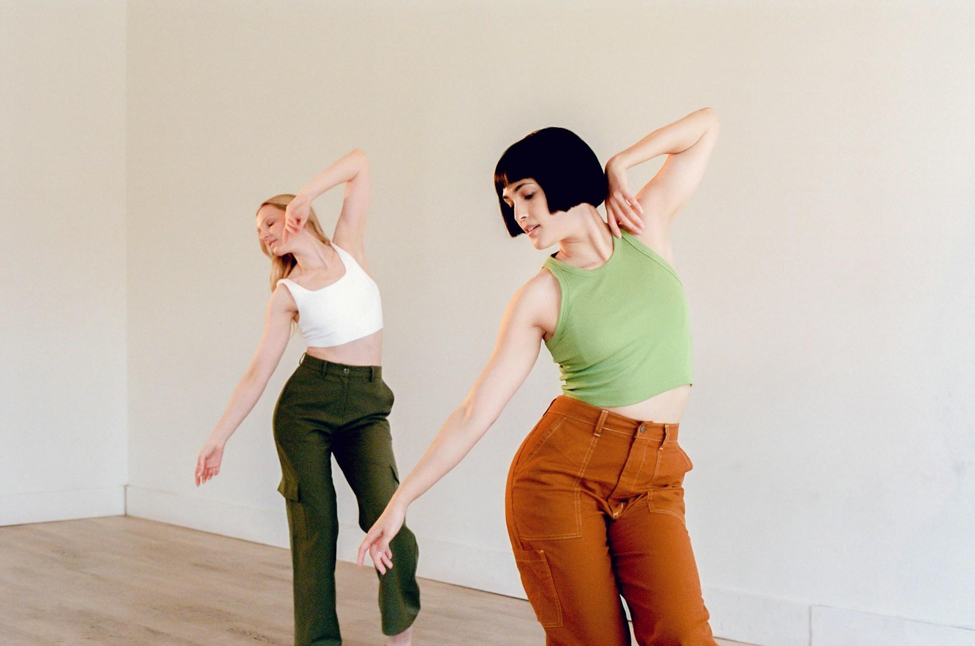 Two girls dancing in a studio.