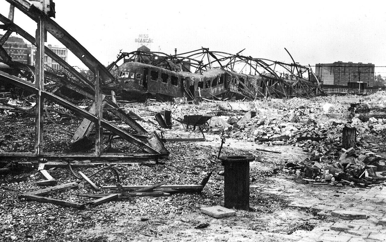 Rotterdam Maas station after the bombing of May 14, 1940.