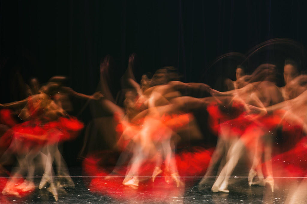 Blurred image of ballet dancers