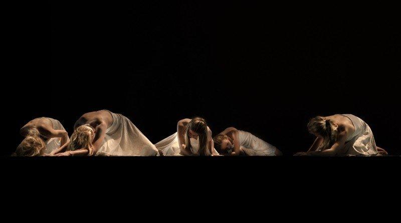 Ballerinas on stage