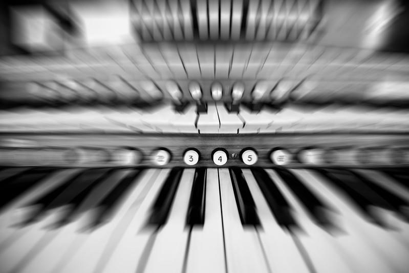 A distorted picture of a piano.
