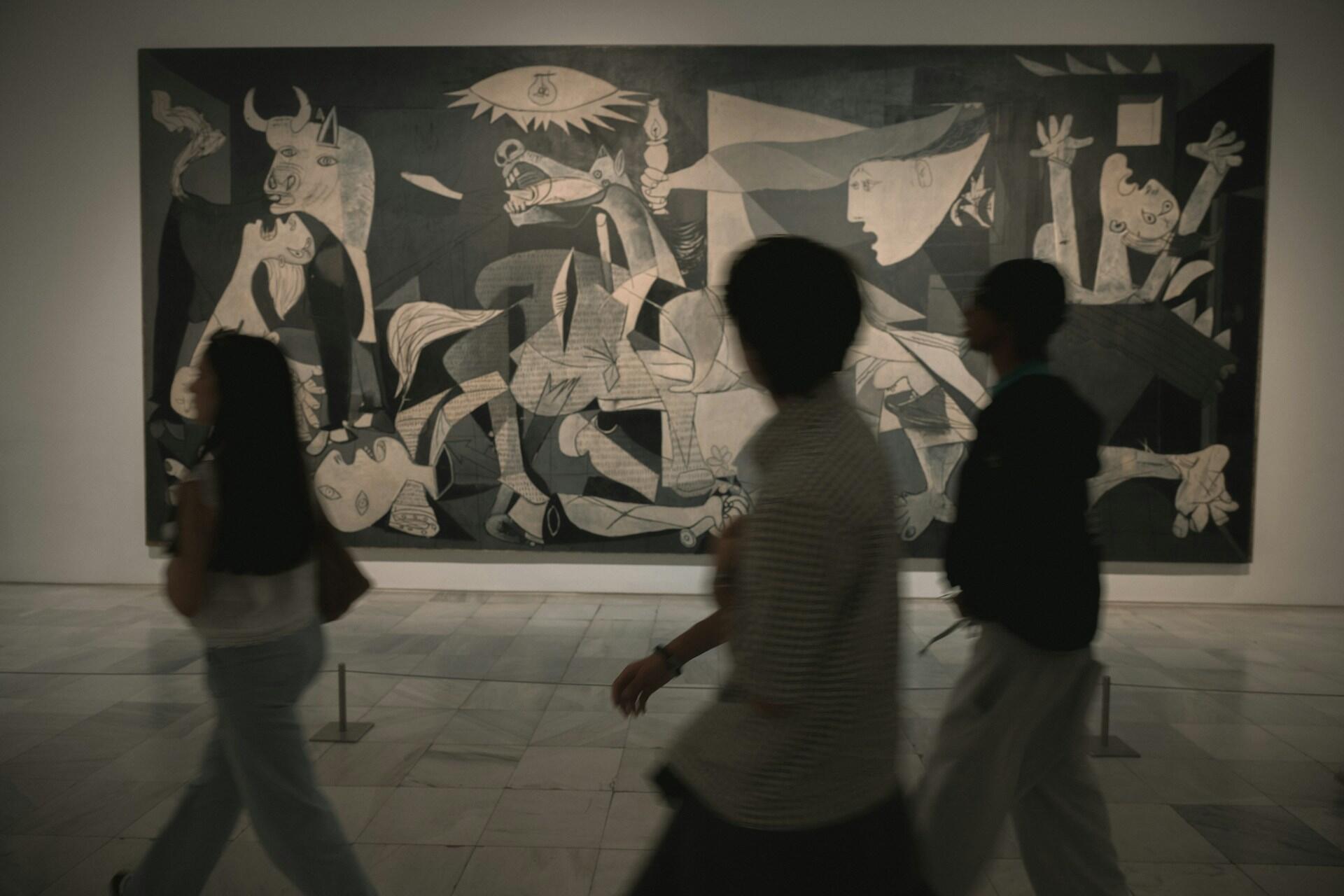 People admiring Guernica