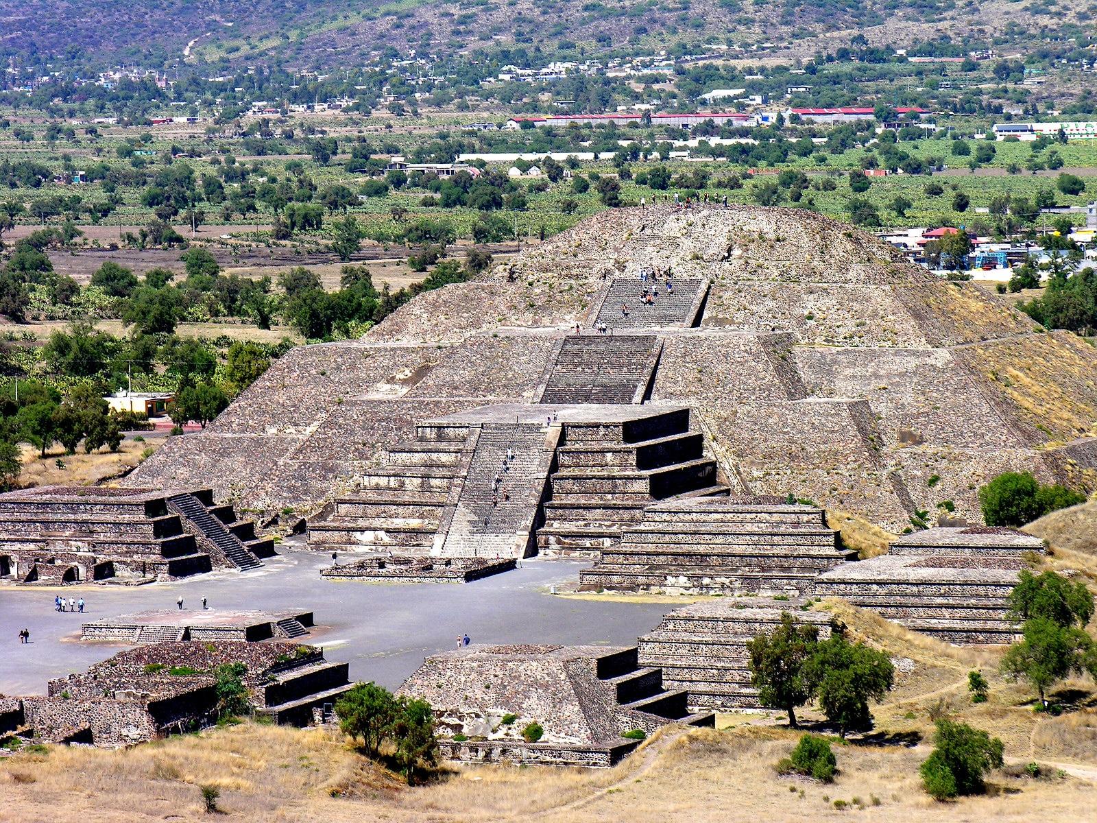 view of the teotihuacan pyramids in Mexico