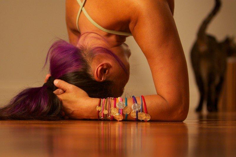An advanced performer does a headstand.