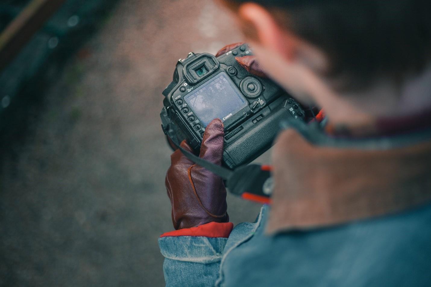 A student assessing his shot in the photography class