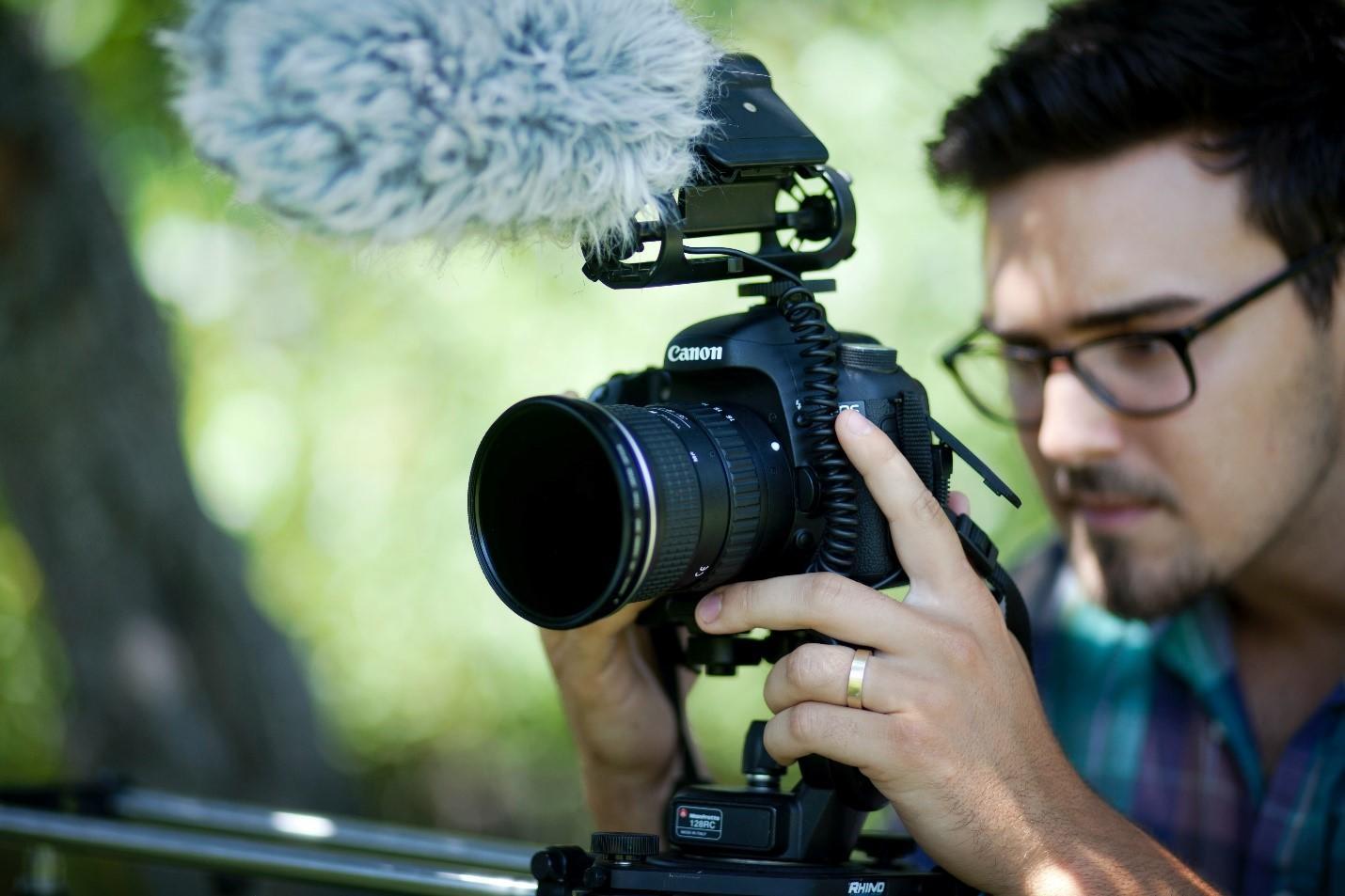 Student setting the camera in the photography class