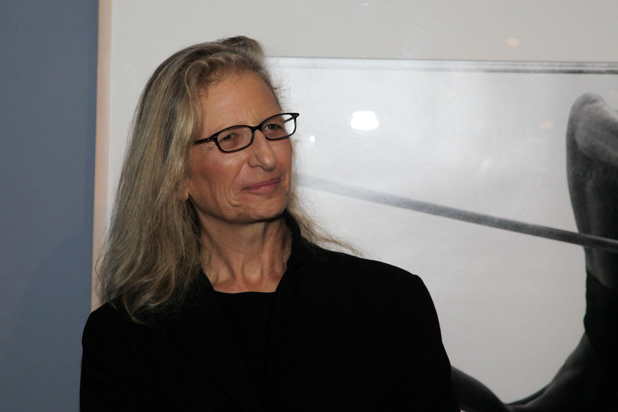 Photo of Annie Leibovitz at an event.