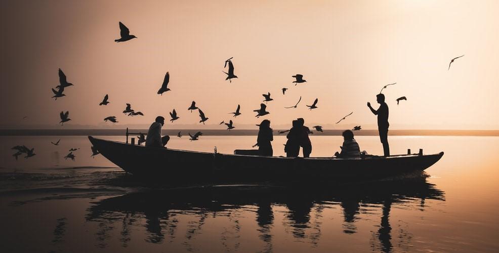 A boat with passengers floats over the River Ganges as birds fly overhead. The Ganges holds historical and spiritual value for the people of India. Find Hindi classes near you today, and prepare yourself for a spiritual journey around the Ganges.