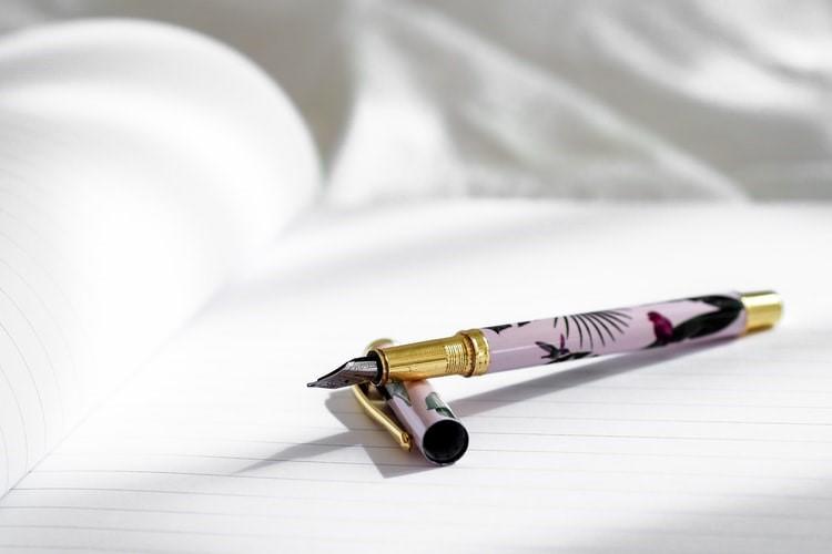 An open fountain pen lays across blank notebook pages. New Hindi learners might find the Devanagri script complicated, but an experienced, native Hindi tutor can guide you through the paces and address all your questions.