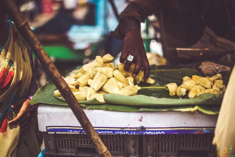 A street food cart in Rajahmundry, India. The picture shows India's dependence on its street food culture and its widespread adoption as a primary means to feed the locals. Don't just google 'Hindi lessons near me'; look for a thorough and effective teacher!
