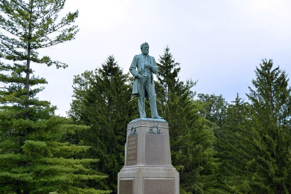 A monument of Ulysses S. Grant, the commander of the Union armies during the American Civil War until 1865.