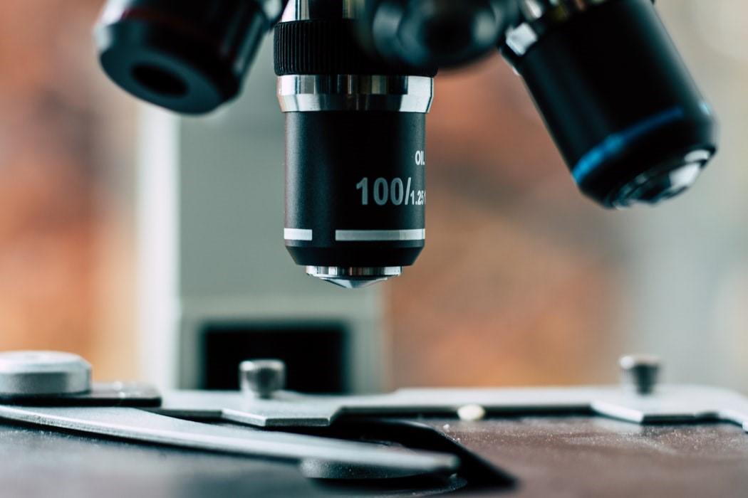 A close-up of a multi-lens microscope zooming on a slide. The best computer science universities offer their students access to cutting-edge facilities and state-of-the-art technologies for everyday work