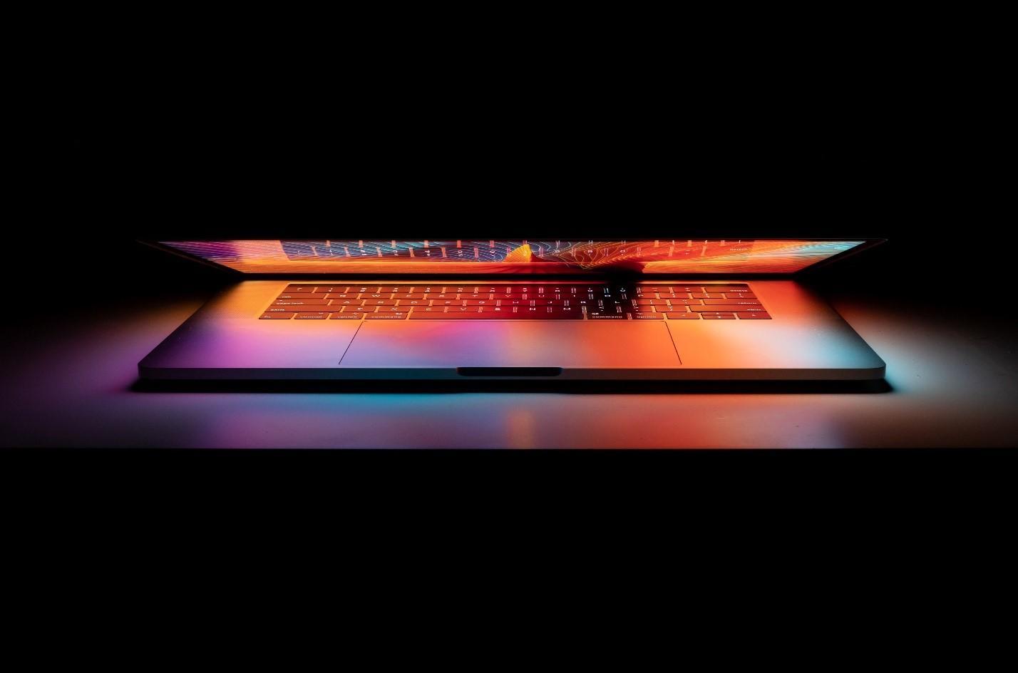 There is a light emanating from a half-shut MacBook. It can be hard to get the hang of Adobe After Effects without some rudimentary knowledge about the program. Sign up with Superprof to learn the basics.