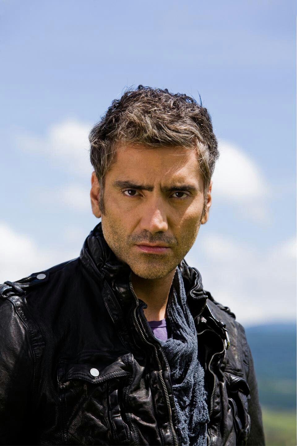 portrait of Alejandro Fernández