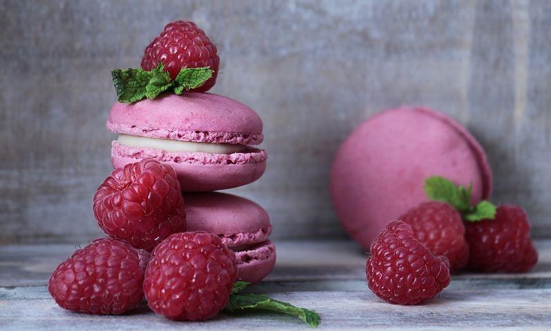 k macaroons and raspberries