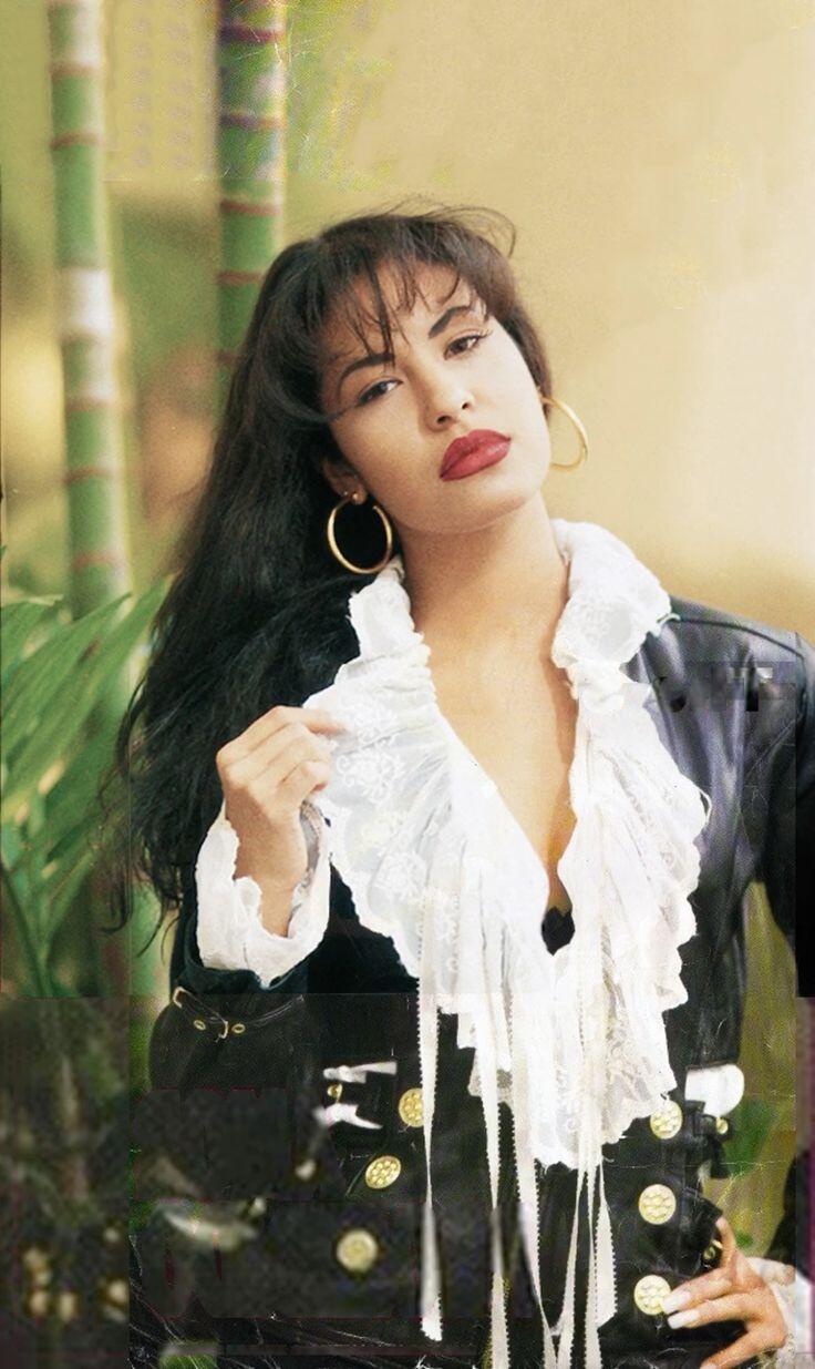 portrait of Selena Quintanilla