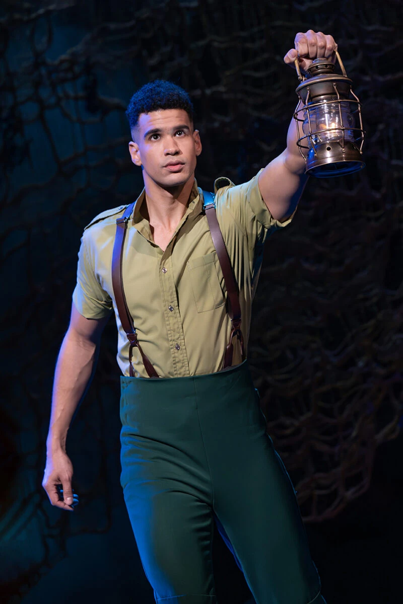 Xavier McKinnon as Fiyero.