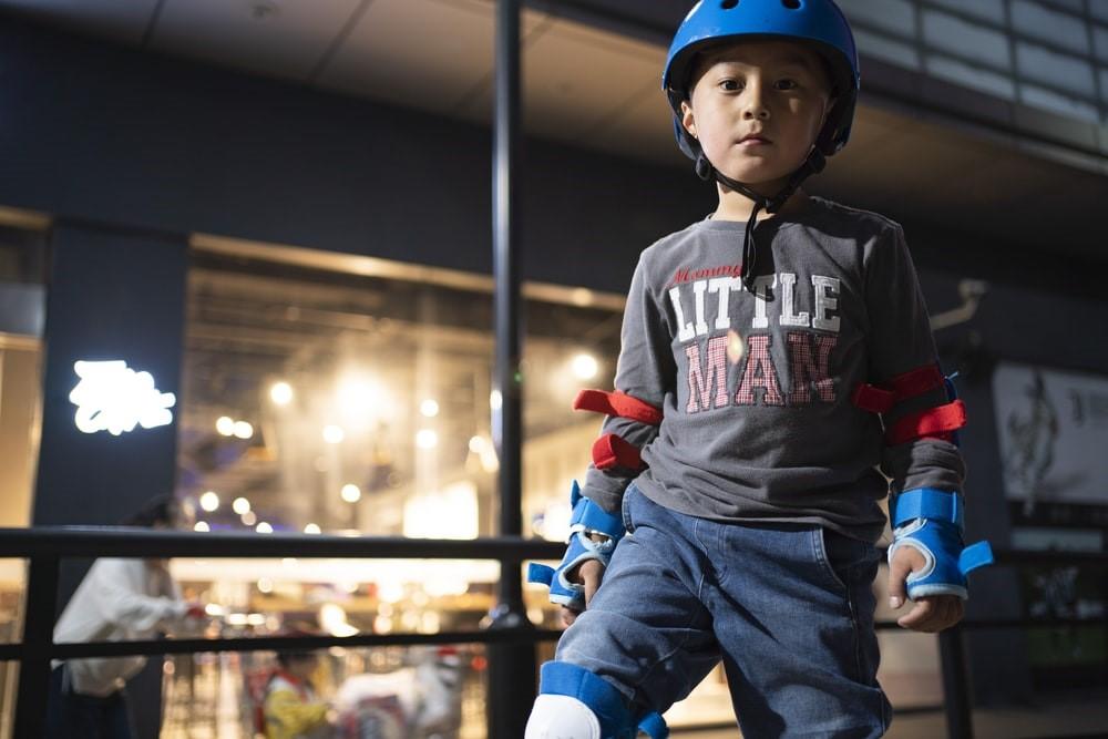 A kid fully equipped for roller skating