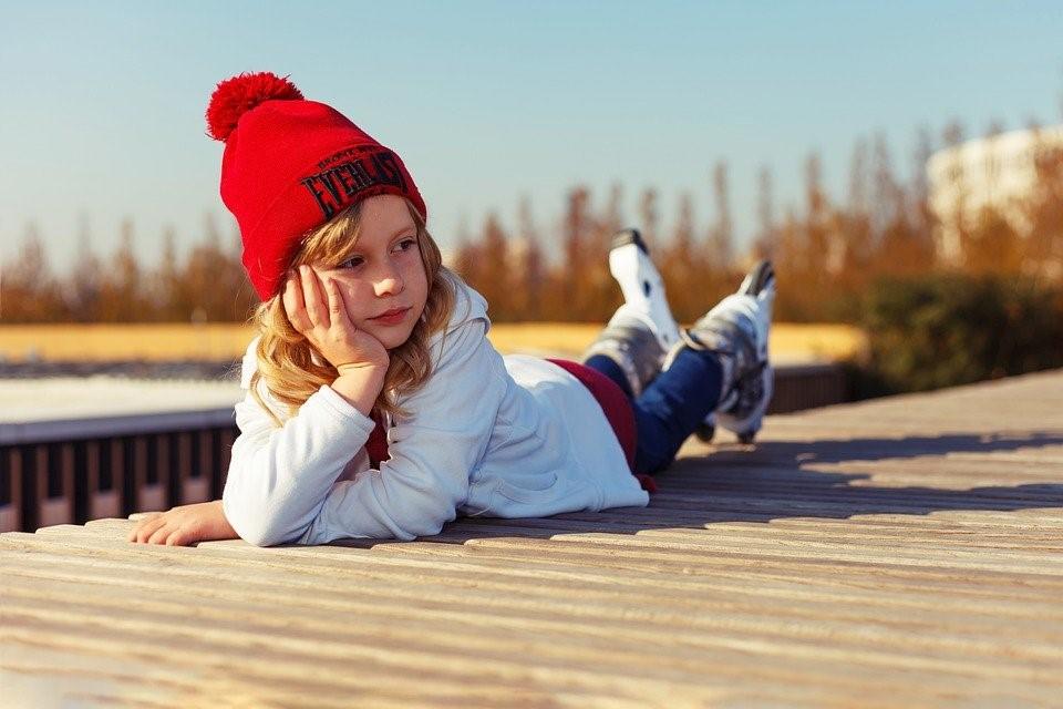 A child wearing roller blades