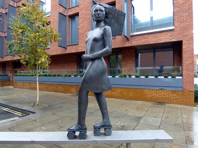An artist has paid homage to a famous skater in the form of a sculpture