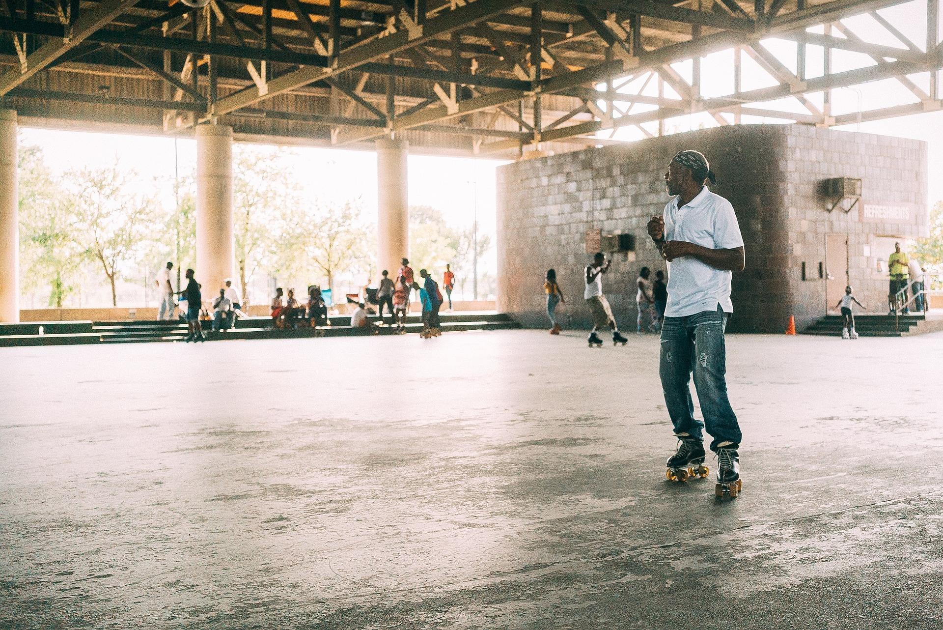 A man roller skating in a place dedicated to skaters