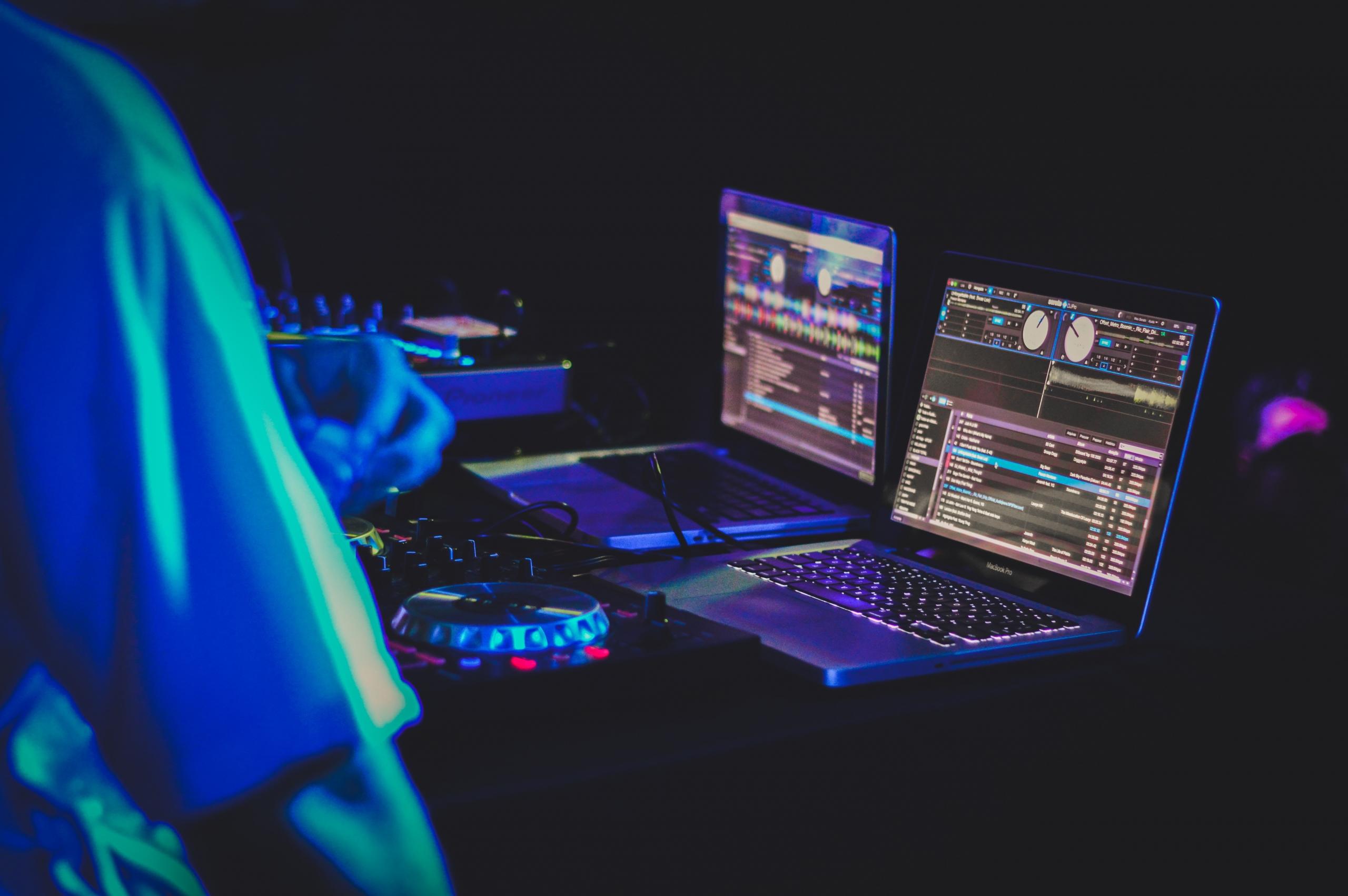 Turntable recording studio