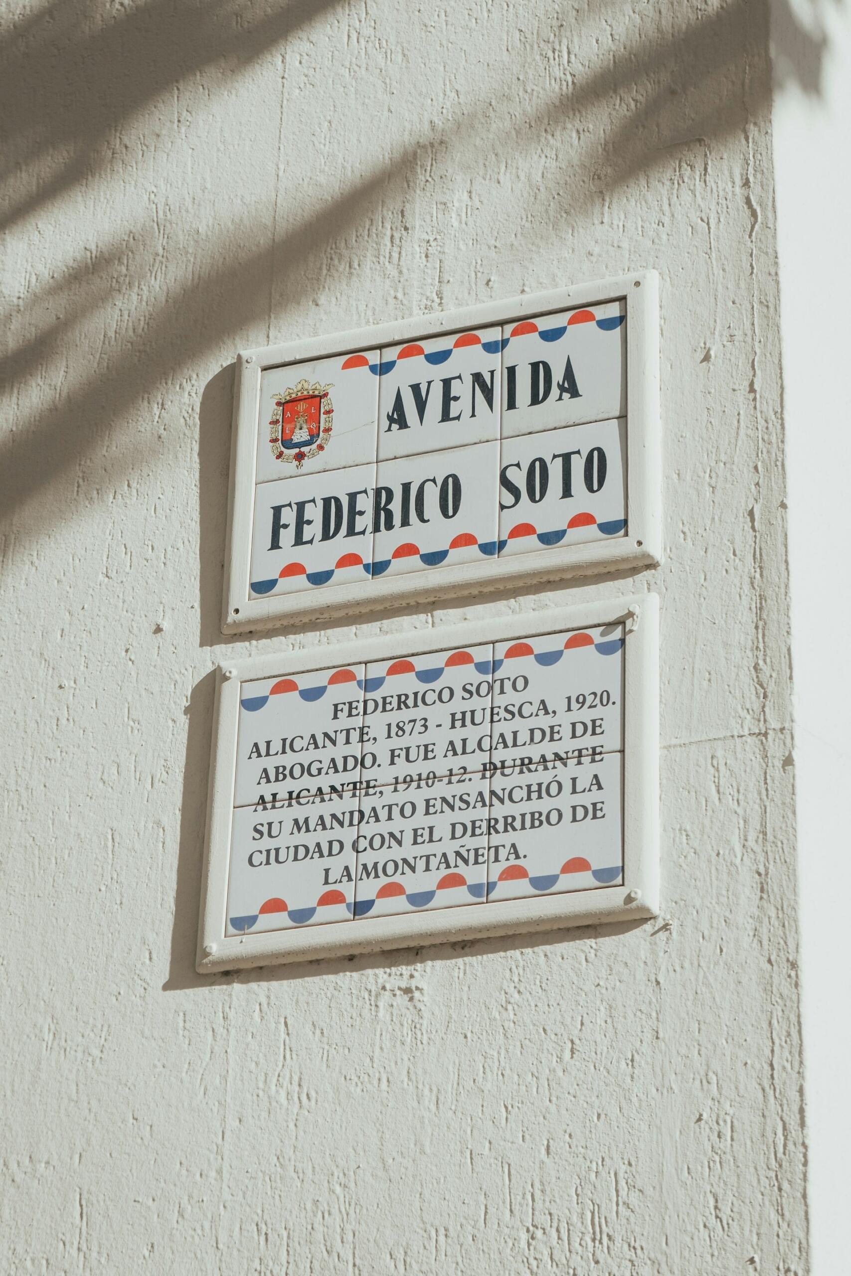 A sign in Spanish.