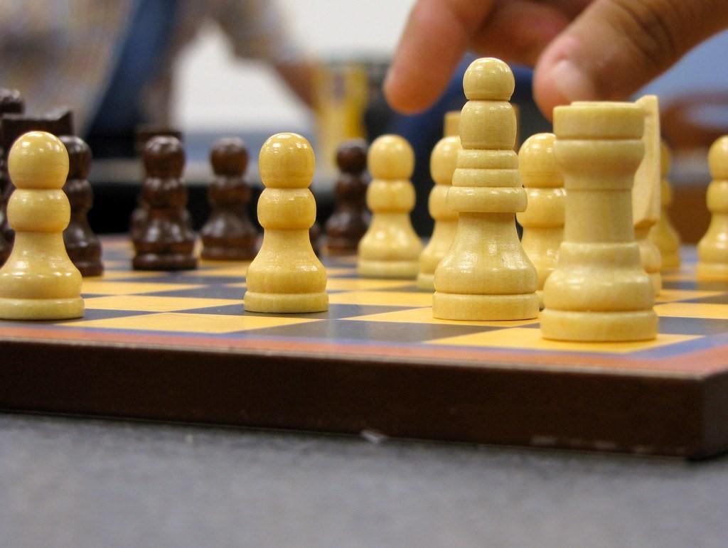 Chess online tutor giving a lesson