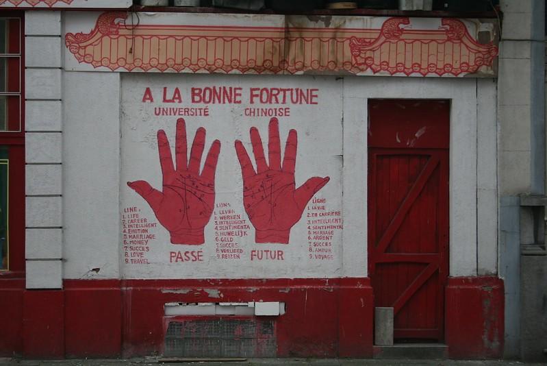 Chinese university blackboard describing fundamental values